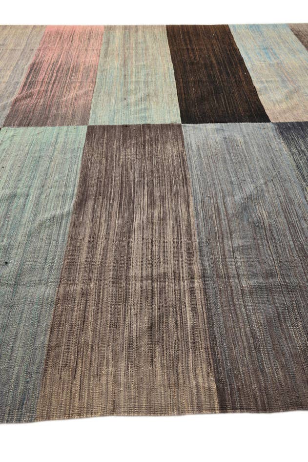 Detail image of 10' x 13' 6 Hand Woven Kilim Modern Wool Rug