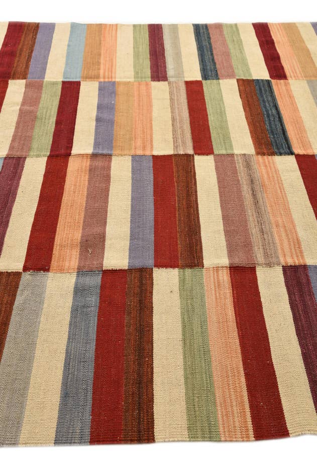 Detail image of 6' 5 x 9' 8 Hand Woven Kilim Modern Wool Rug