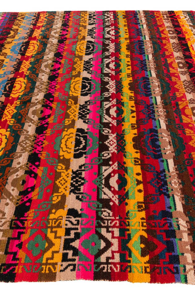 Detail image of 7' 8 x 9' 7 Hand Woven Kilim Wool Rug
