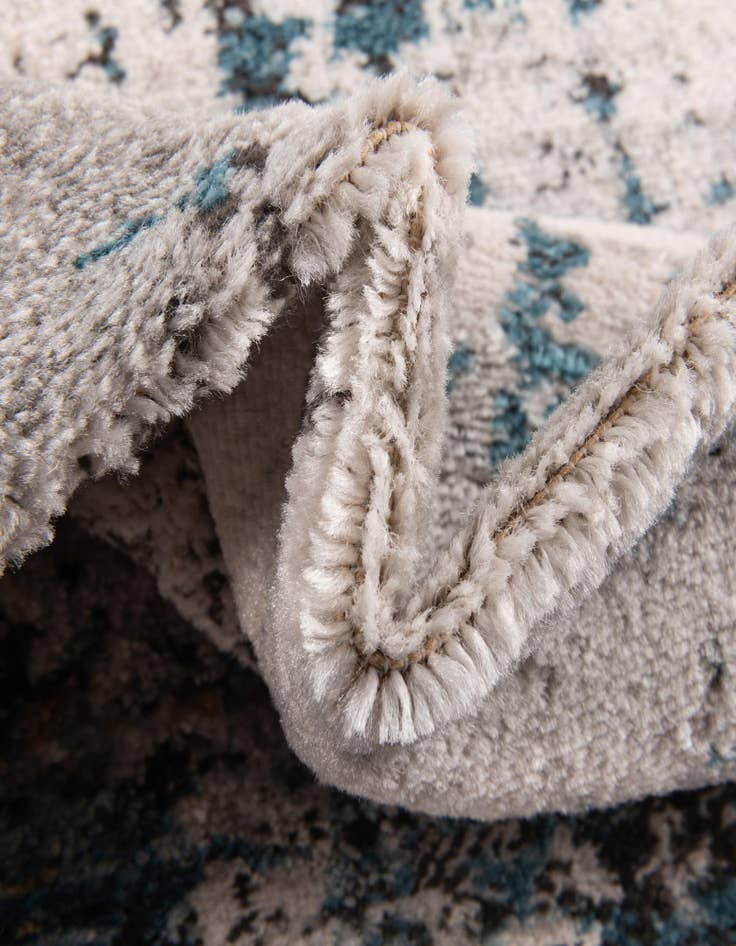 Detail image of 5' 3 x 7' 7 Leipzig Rug