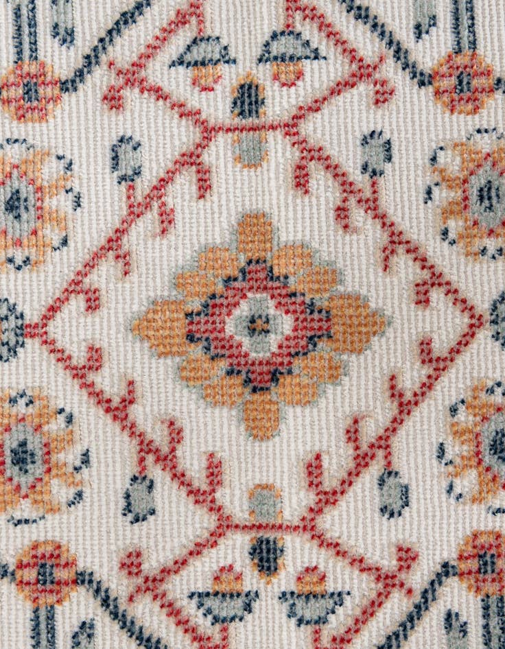 Detail image of 5' 4 x 7' 7 Lola Rug