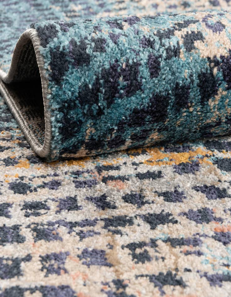 Detail image of 5' 3 x 7' 7 Lola Rug