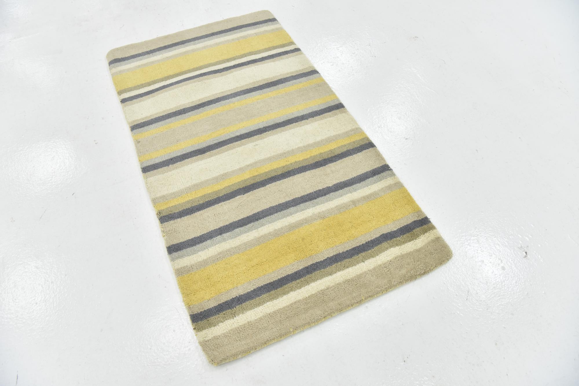 2' 8 x 4' 10 Luna Wool Rug