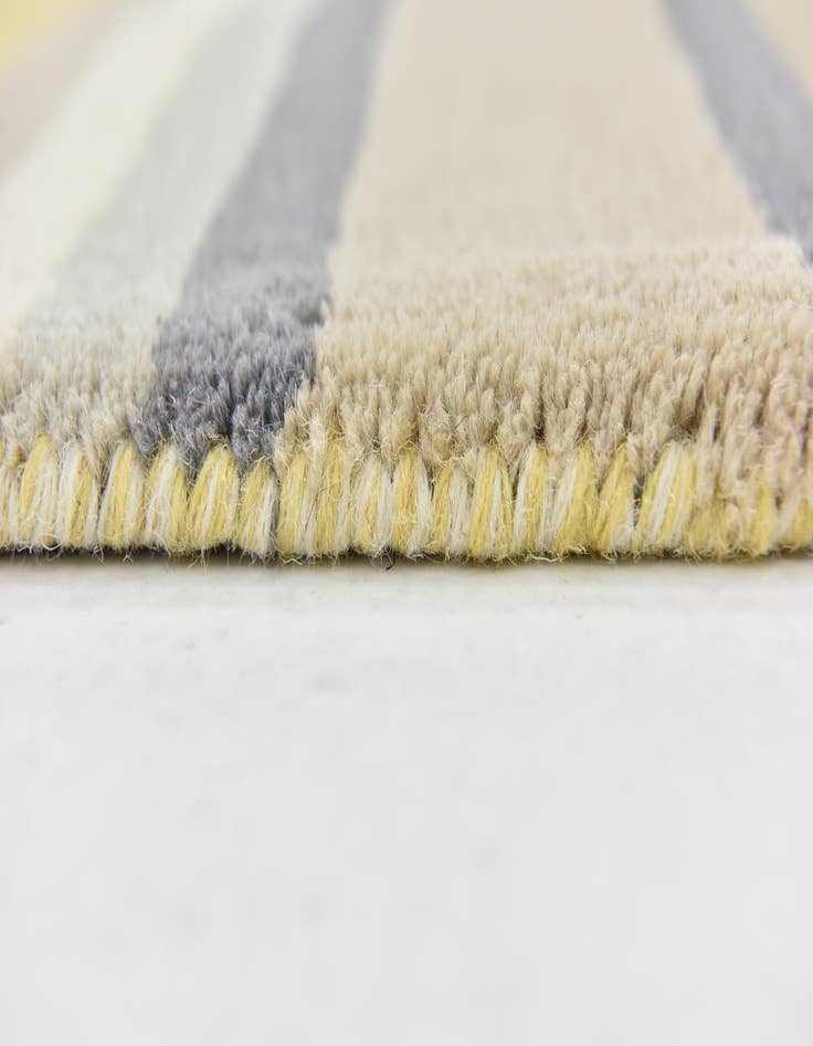 Detail image of 2' 9 x 4' 10 Luna Wool Rug