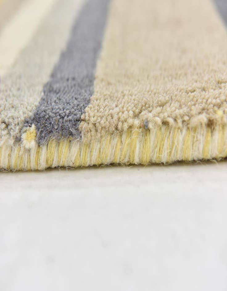 Detail image of 2' 8 x 4' 10 Luna Wool Rug