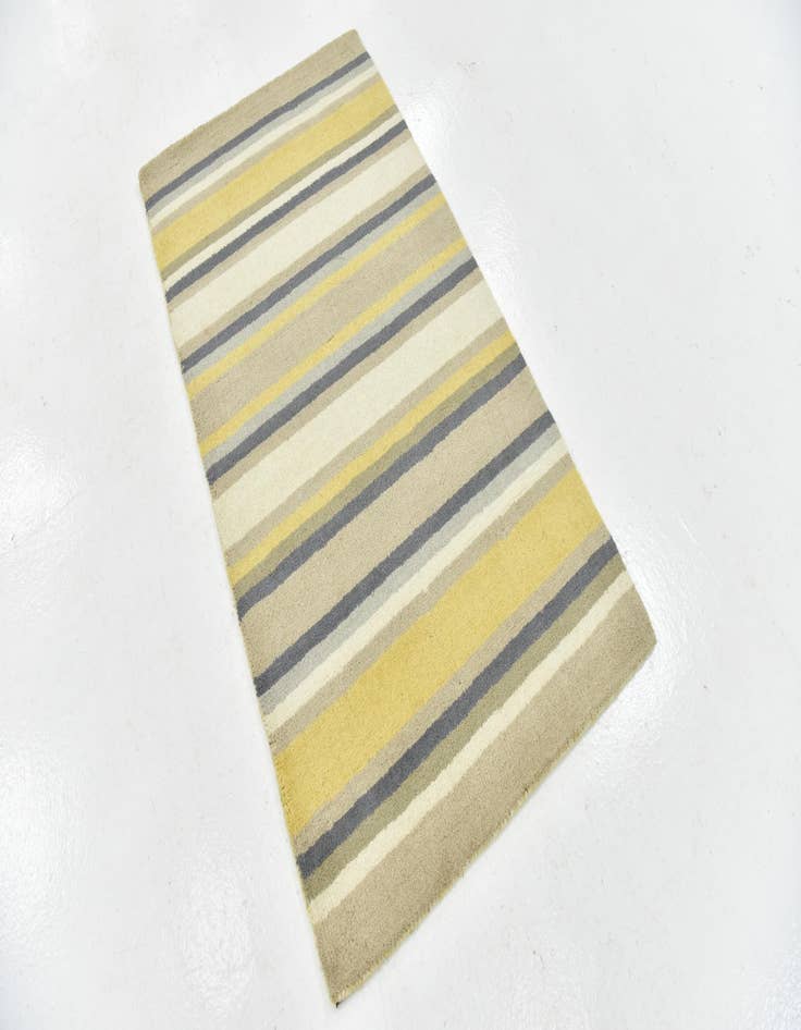 Detail image of 2' 8 x 4' 10 Luna Wool Rug