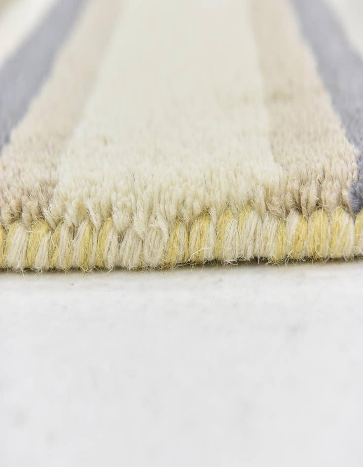 Detail image of 2' 8 x 4' 10 Luna Wool Rug