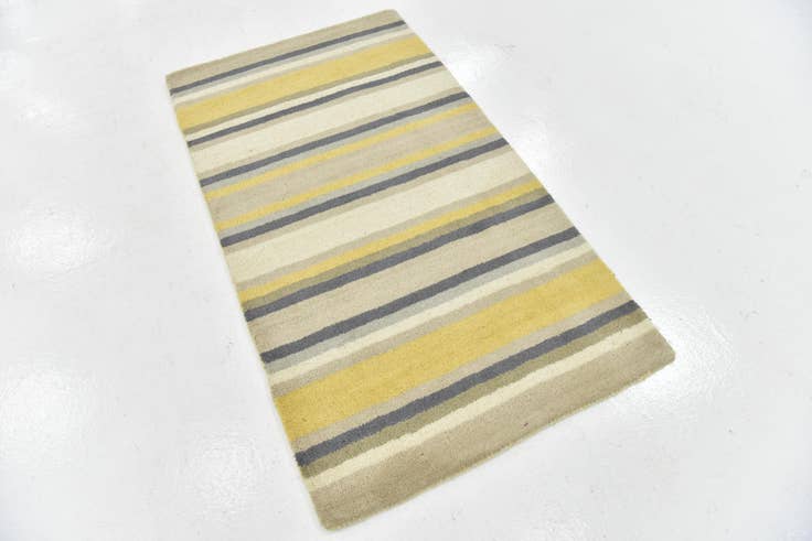 Detail image of 2' 8 x 4' 10 Luna Wool Rug