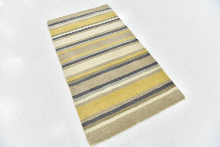 Detail image of 2' 8 x 4' 10 Luna Wool Rug