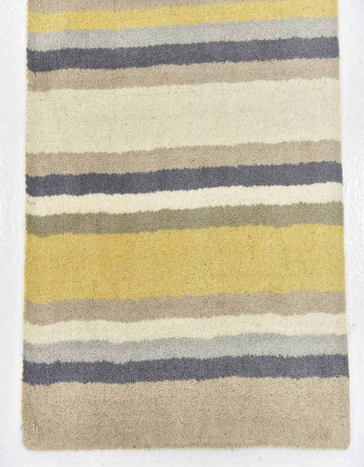 Detail image of 2' 9 x 4' 10 Luna Wool Rug