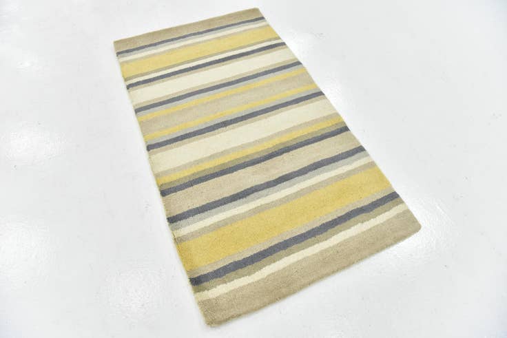 Detail image of 2' 8 x 4' 10 Luna Wool Rug