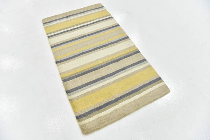 Detail image of 2' 8 x 4' 10 Luna Wool Rug