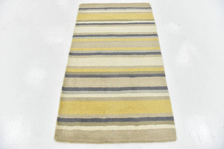 Detail image of 2' 8 x 4' 10 Luna Wool Rug