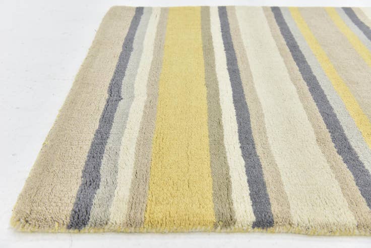 Detail image of 2' 8 x 4' 10 Luna Wool Rug