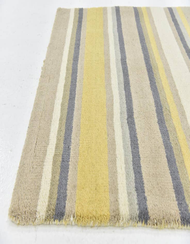 Detail image of 2' 9 x 4' 10 Luna Wool Rug