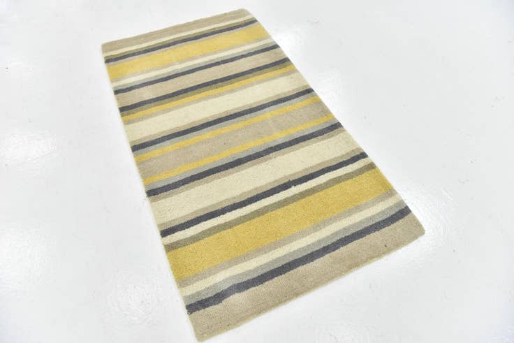 Detail image of 2' 8 x 4' 10 Luna Wool Rug