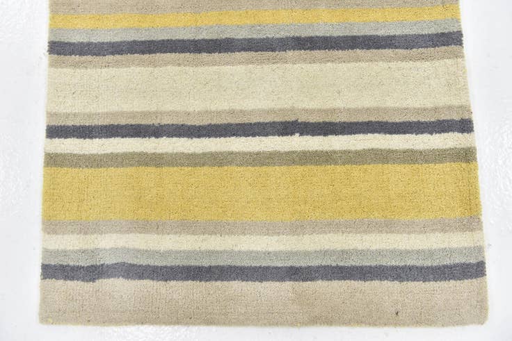 Detail image of 2' 8 x 4' 10 Luna Wool Rug