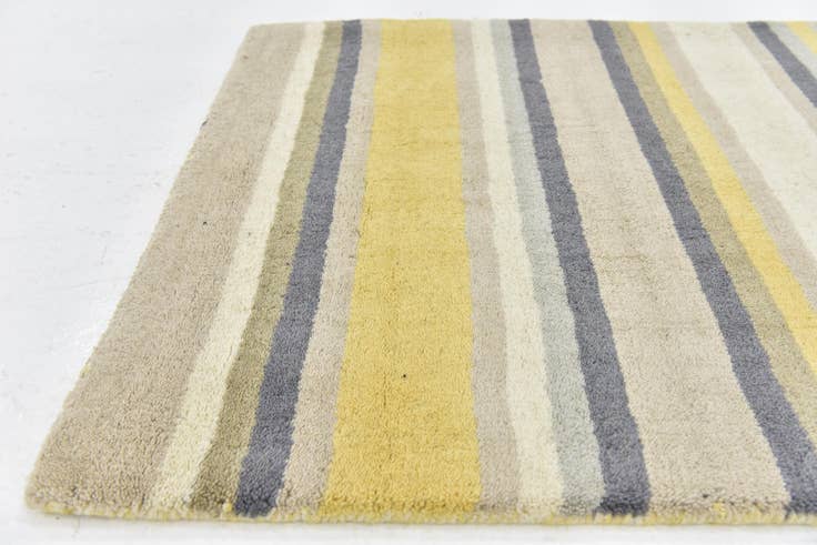 Detail image of 2' 8 x 4' 10 Luna Wool Rug
