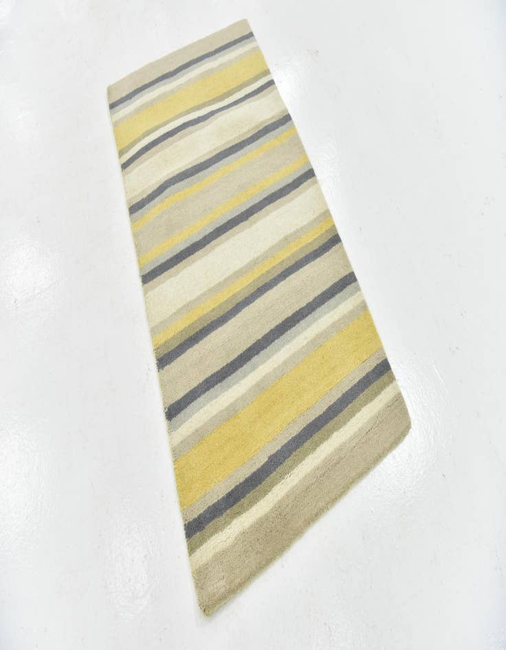 Detail image of 2' 8 x 4' 10 Luna Wool Rug