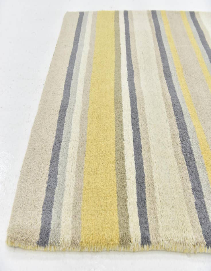 Detail image of 2' 8 x 4' 10 Luna Wool Rug