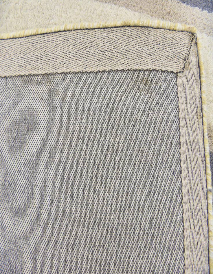 Detail image of 2' 8 x 4' 10 Luna Wool Rug