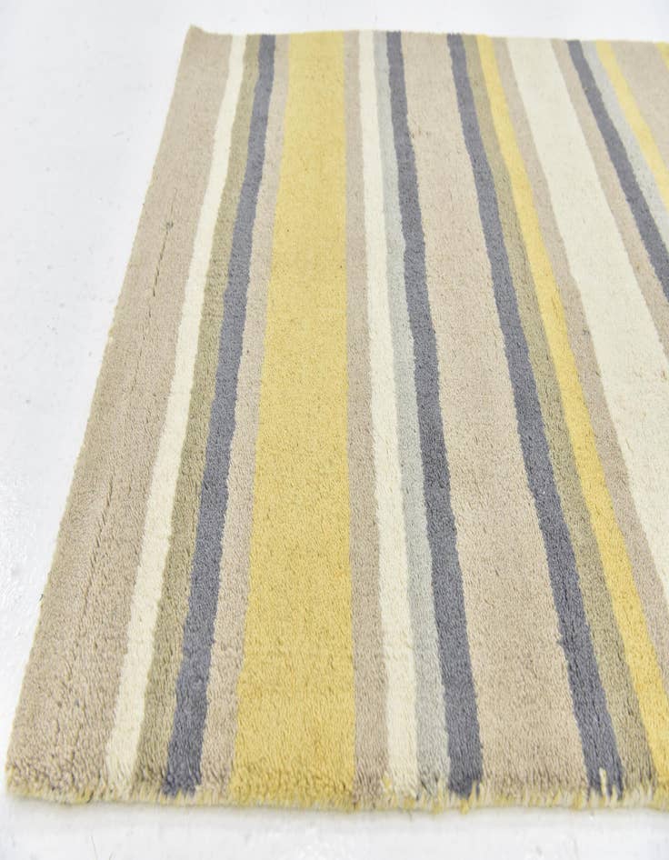 Detail image of 2' 8 x 4' 10 Luna Wool Rug