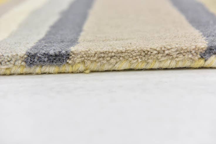 Detail image of 4' x 5' 6 Luna Wool Rug