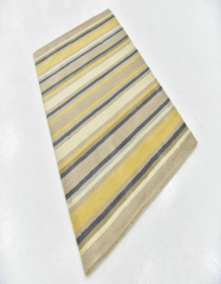 Detail image of 4' x 5' 7 Luna Wool Rug