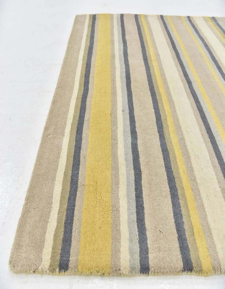 Detail image of 4' x 5' 7 Luna Wool Rug