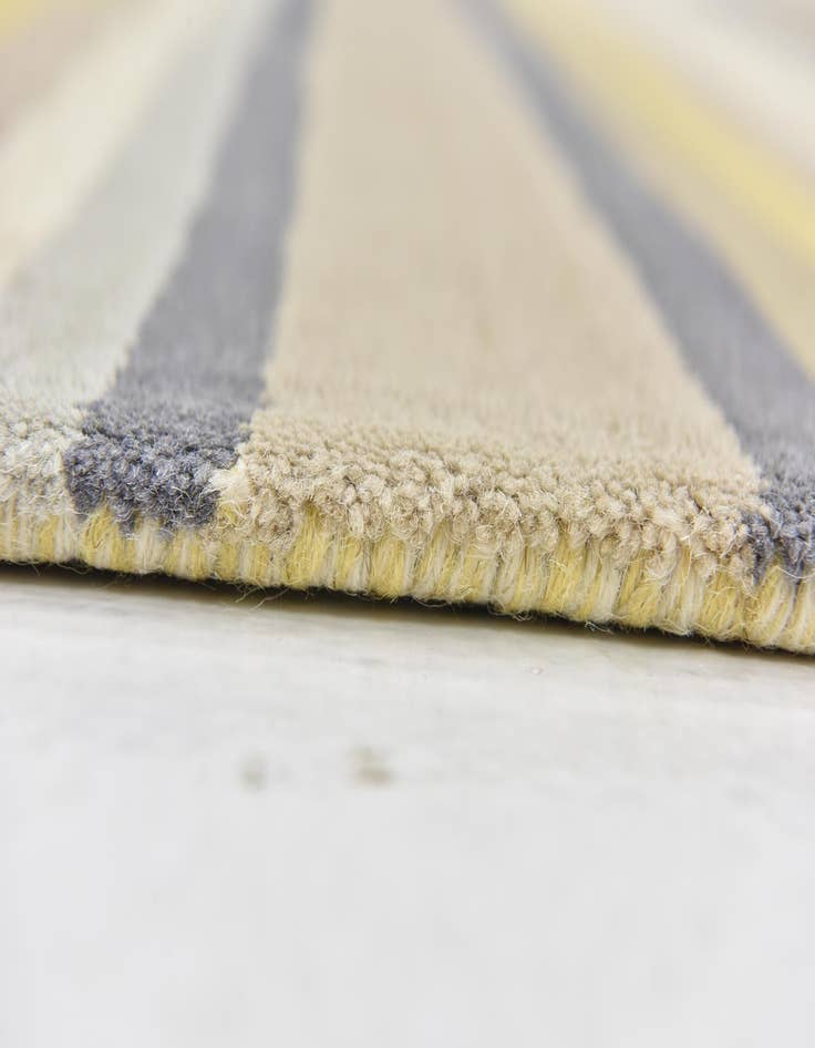 Detail image of 4' x 5' 6 Luna Wool Rug
