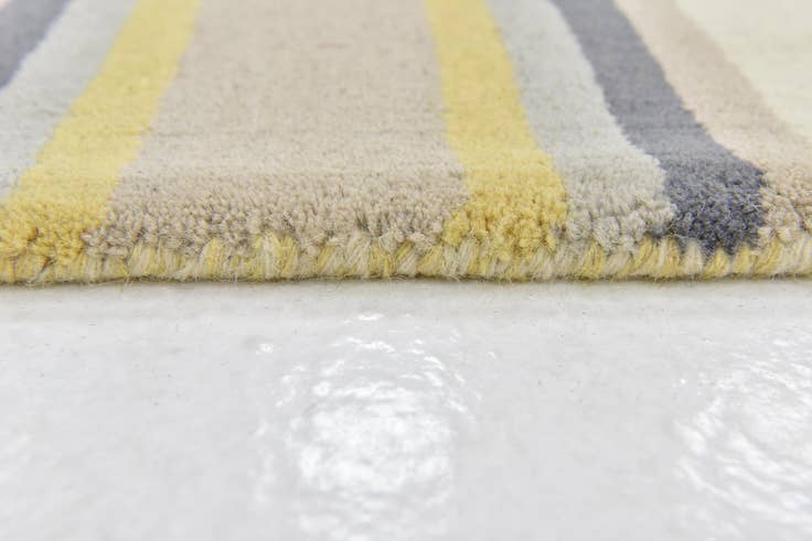 Detail image of 4' x 5' Luna Wool Rug