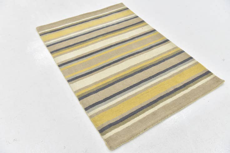 Detail image of 4' x 5' 8 Luna Wool Rug