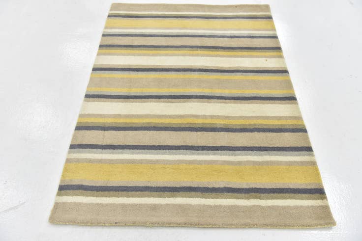 Detail image of 4' x 5' 8 Luna Wool Rug