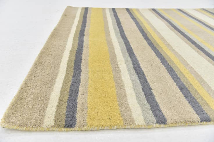 Detail image of 4' x 5' 8 Luna Wool Rug