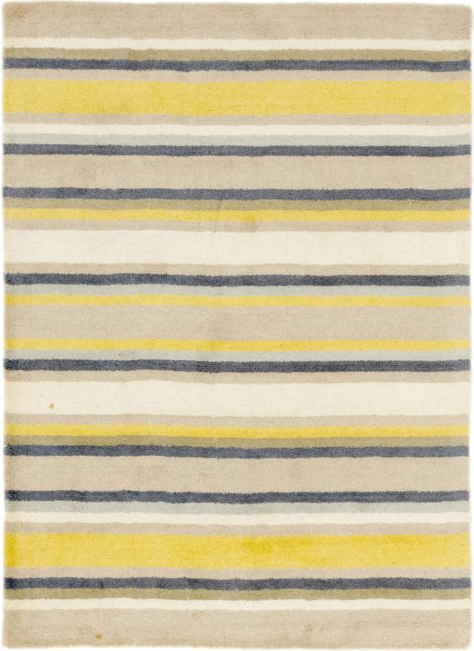 Detail image of 4' x 5' 8 Luna Wool Rug