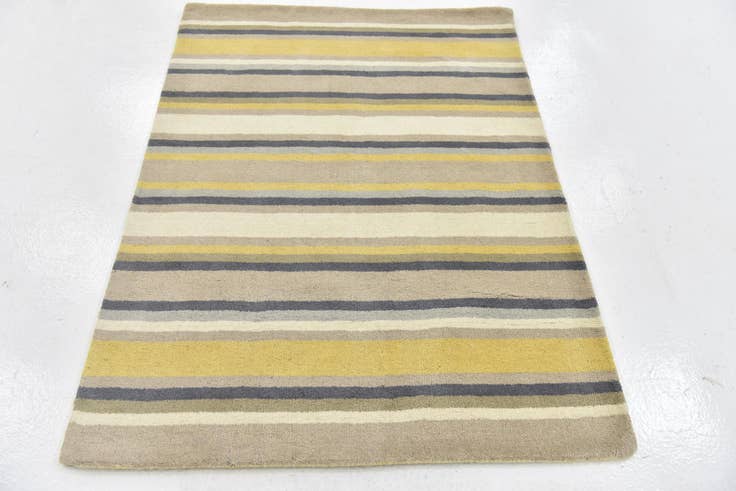 Detail image of 4' x 5' 7 Luna Wool Rug