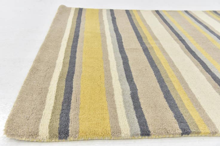 Detail image of 4' x 5' 7 Luna Wool Rug