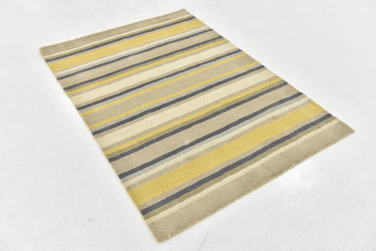 Detail image of 4' x 5' 7 Luna Wool Rug
