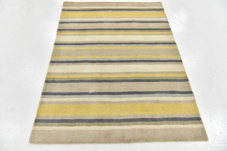 Detail image of 4' x 5' 7 Luna Wool Rug