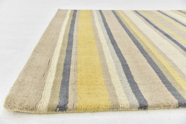 Detail image of 4' x 5' 7 Luna Wool Rug