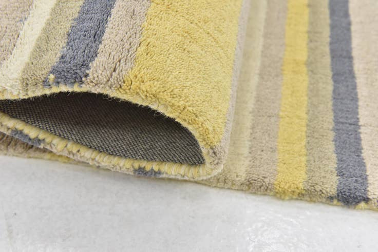 Detail image of 4' x 5' 7 Luna Wool Rug