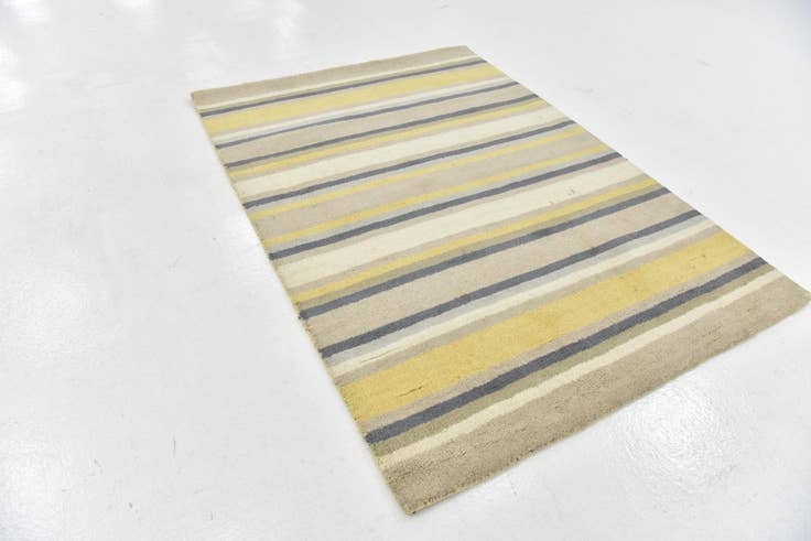 Detail image of 4' x 5' 5 Luna Wool Rug