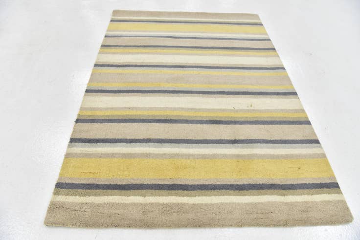 Detail image of 4' x 5' 5 Luna Wool Rug