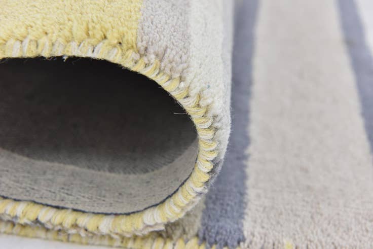 Detail image of 4' x 5' 5 Luna Wool Rug