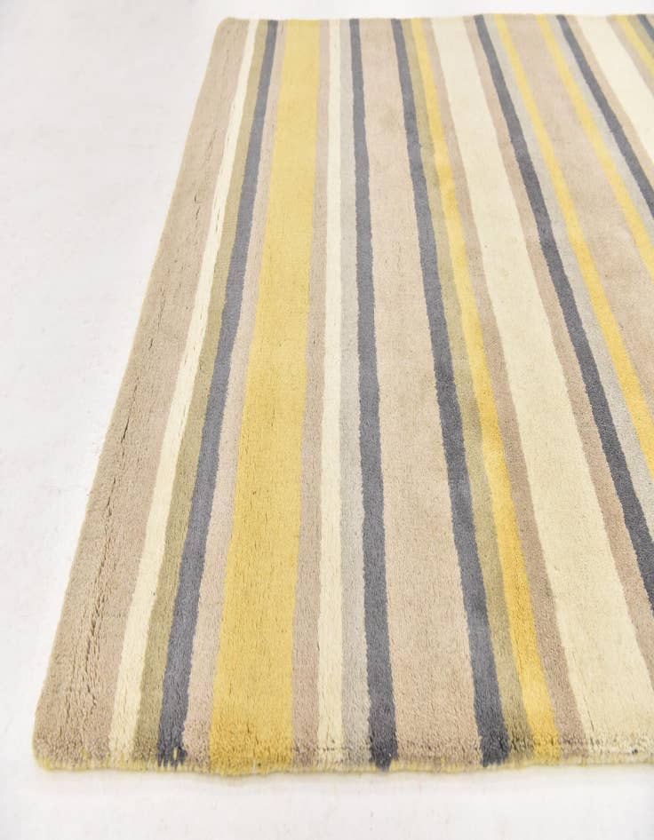 Detail image of 4' x 5' 6 Luna Wool Rug