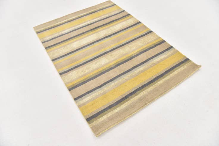Detail image of 4' x 5' 6 Luna Wool Rug