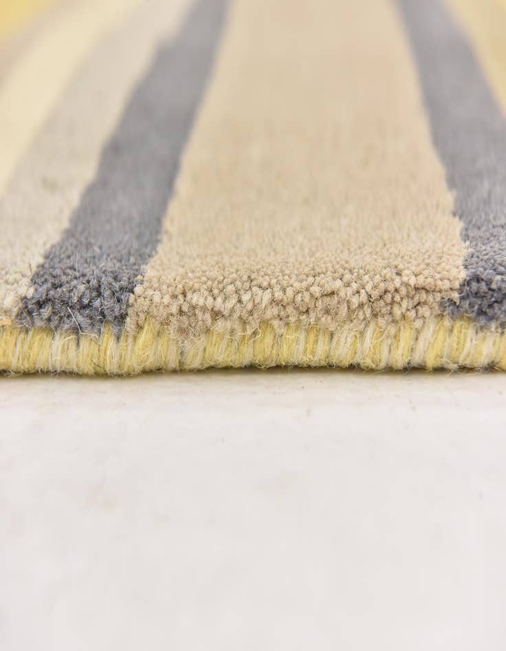 Detail image of 4' x 5' 6 Luna Wool Rug
