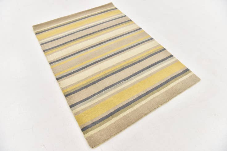 Detail image of 4' x 5' 7 Luna Wool Rug