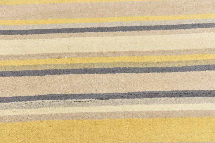 Detail image of 4' x 5' 7 Luna Wool Rug
