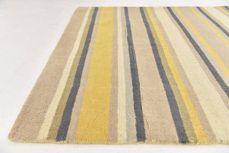 Detail image of 4' x 5' 7 Luna Wool Rug